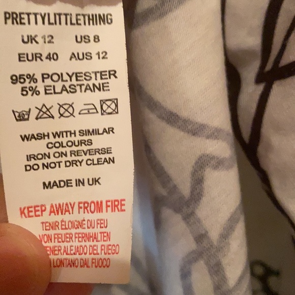 Pretty Little Thing White Slinky Abstract Face Print Bodysuit - Picture 14 of 16